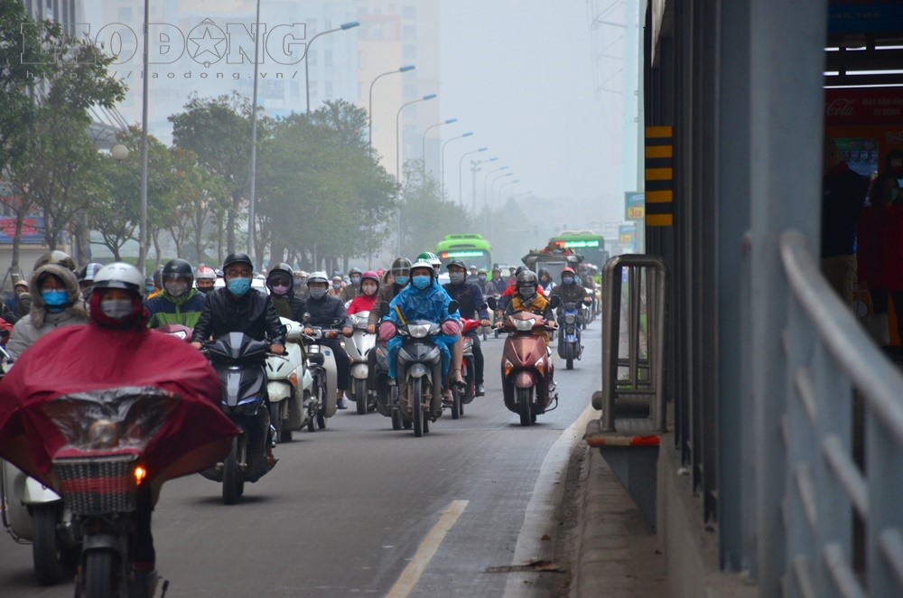 Không cần đề xuất, các phương tiện vẫn ùn ùn đi vào làn BRT Không cần đề xuất, các phương tiện vẫn ùn ùn đi vào làn BRT